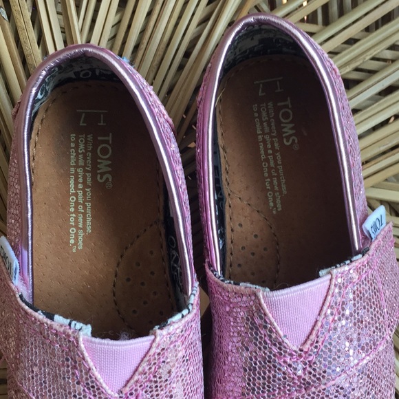 TOMS pink sparkly toddler size 7 - Picture 3 of 8